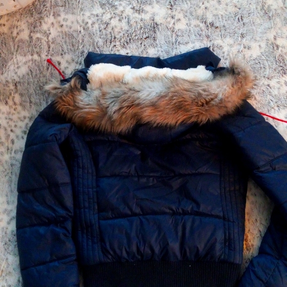 American Eagle puffer, Medium, Blue, hood with faux fur - Picture 7 of 7